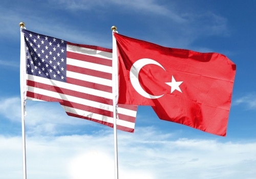 Turcja przejmuje inicjatywę. Chodzi o USA i Iran