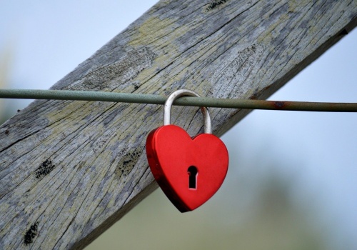 Kto płaci na randce? Ciągle mężczyźni, ale widać zmiany