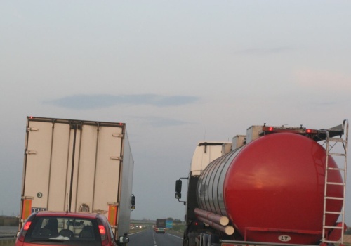 Wyprzedzasz i wciskasz gaz? Przepisy nie zostawiają złudzeń