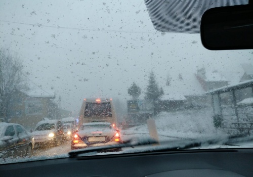 IMGW ostrzega przed intensywnymi opadami śniegu; GDDKiA apeluje o ostrożność na drogach