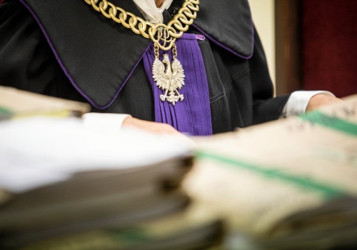 Piekło ośmiolatka w rodzinie zastępczej ze Zgierza. Są zarzuty dla trzech osób