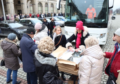 Rozdawano za darmo kalendarze „Kocham Nową Hutę”