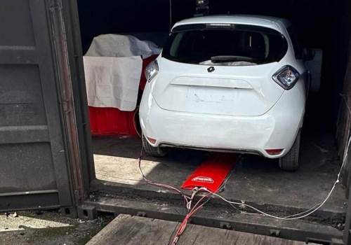 Czy pożar auta elektrycznego można opanować szybciej? Test z Renault Zoe daje ciekawe odpowiedzi