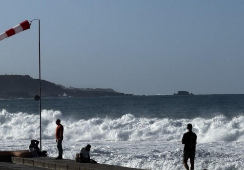 Alerty pogodowe na Wyspach Kanaryjskich: silny wiatr i wysokie fale