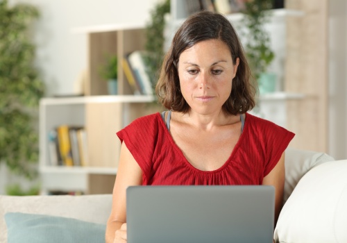 Efekt Elizy i cyfrowa empatia. Dlaczego wierzymy maszynom?