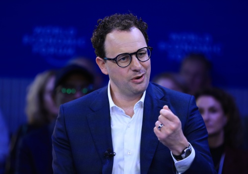 Chmury nad ChatGPT. OpenAI wyrósł groźny rywal