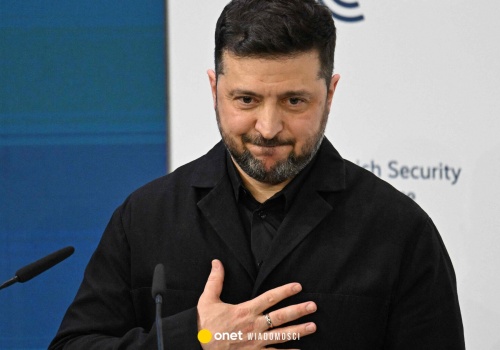 Wołodymyr Zełenski w Monachium zabiega o rakiety dalekiego zasięgu. Dostał wsparcie od republikańskich senatorów. 