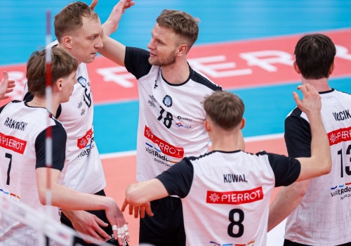 Cenny triumf i trzy punkty Pierrota Czarnych Radom w Nowej Soli