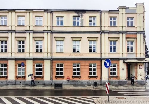 Korespondencja w zawieszeniu. Kryzys na Poczcie Polskiej w regionie i gigantyczne kolejki w Piotrkowie