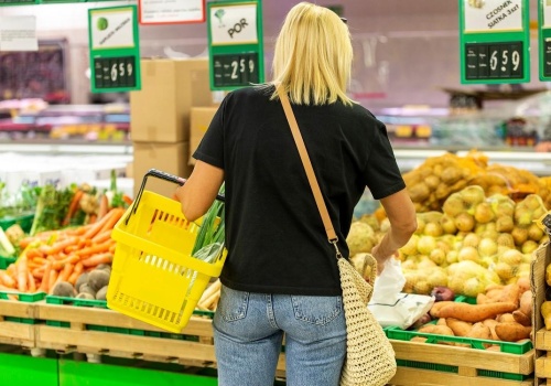 Ceny hamują, ale rachunki rosną. Inflacja z ukrytym problemem