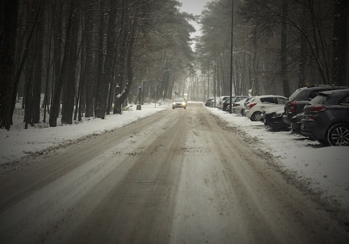 Zima wróciła na drogi