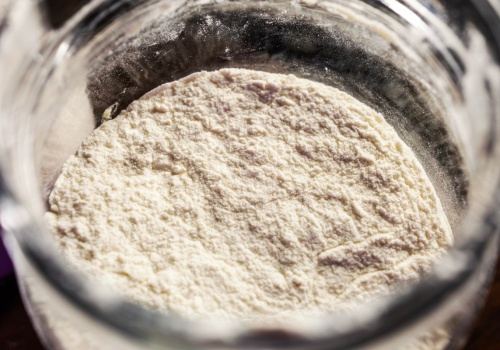 Szkło czy plastik? W takim pojemniku mąka ma najlepsze warunki. Może stać tygodniami