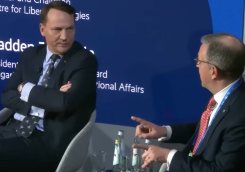 Seria ripost Sikorskiego podczas debaty w Monachium. Na sali rozległ się śmiech