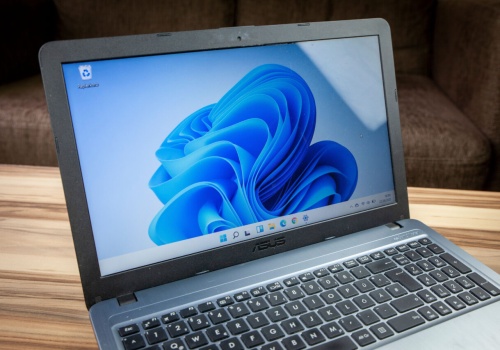 Ten laptop nauczył mnie, jak dbać o baterię. Tak sprawdzam to na Windows 11