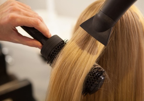 Koniec z lodowatą platyną. Fawn blonde to najmodniejszy kolor włosów 2026