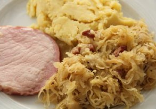 Kapusta zasmażana jak u babci. Idealnie gęsta i pachnie tak, że zbiegają się wszyscy sąsiedzi