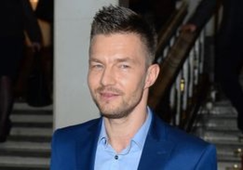 Unieważnił ślub kościelny. Jego pierwszą żonę znają wszyscy