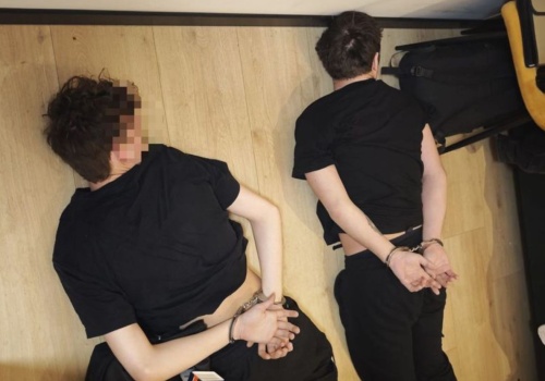 Ukraińcy przyjechali na „robotę”. Skończyli na podłodze skuci w kajdanki