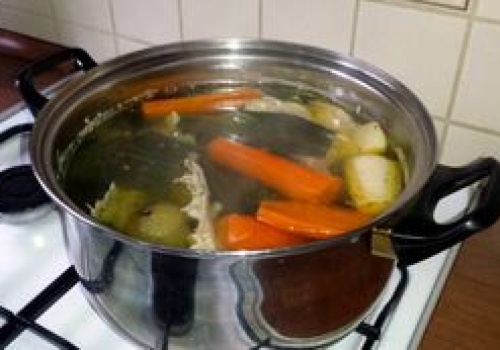 Nie dodawaj do rosołu. Lekarka ostrzega