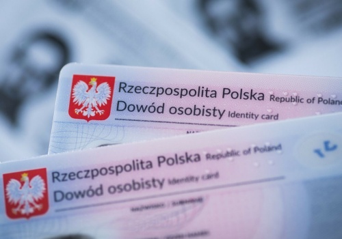 Rewolucja dla seniorów. Takie zmiany w dowodach osobistych chce wprowadzić MSWiA