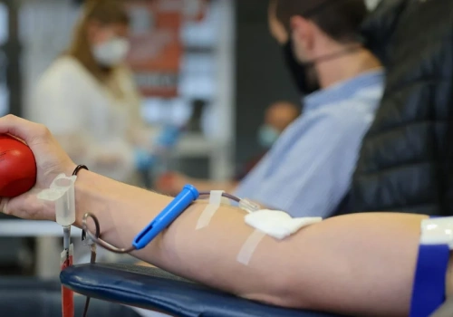 Potrzebna młoda krew. Transfuzjolog: „Tego leku nie da się niczym zastąpić”