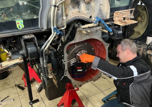 Naprawa przekładni 16/16 Case IH i New Holland. Konstrukcja sprawdzona, ale też potrafi się zepsuć