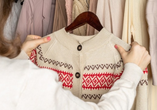 Sweter skurczył się w praniu? Użyj tego produktu, a znów będzie pasować