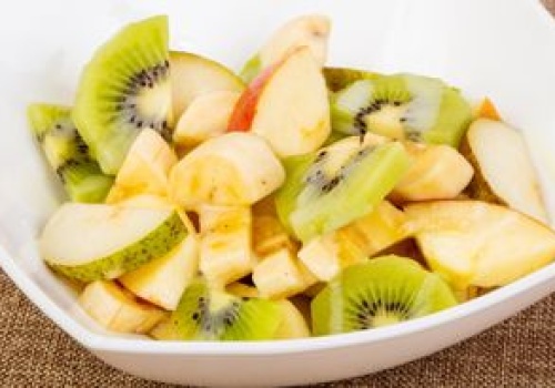 Wiele osób wciąż się zastanawia, czy można jeść owoce wieczorem. Wyjaśnijmy to