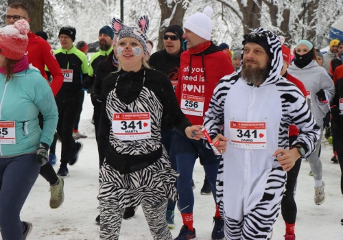 Sportowe emocje w zimowej scenerii. Za nami Bieg Walentynkowy Kraków 2026