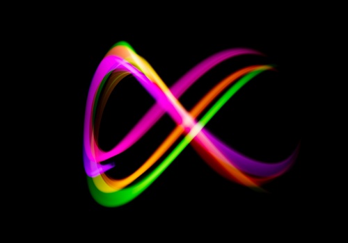 MIT ścisnęło światło terahercowe. To ujawniło ukryte kwantowe drgania w nadprzewodniku