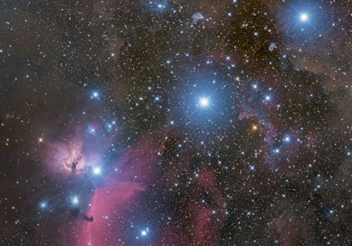 Gwiazdy 200 tys. razy jaśniejsze niż Słońce. Zimą koniecznie spójrz w niebo