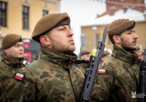 Przysięga na Rynku w Trzebini. Blisko 70 ochotników wstąpiło do 11 Małopolskiej Brygady Obrony Terytorialnej