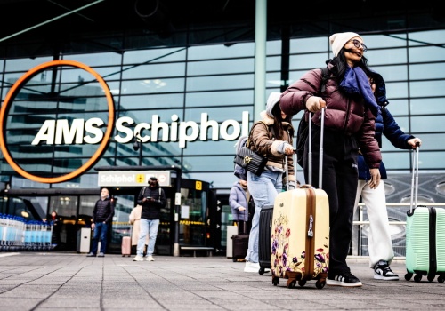 Opady śniegu i silny wiatr. Holenderskie lotnisko sparaliżowane