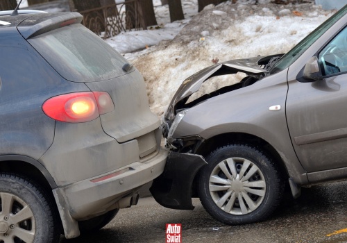 Mała stłuczka, szkoda całkowita... Co to znaczy i co zrobić, by na tym nie stracić?
