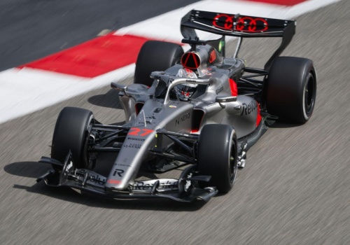 Wersja B bolidu Audi R26 z unikalnymi sekcjami bocznymi