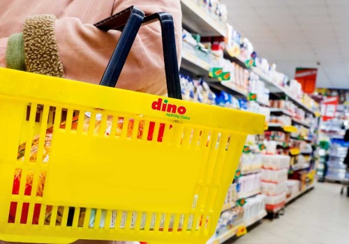 „Polacy” bronią Dino. „Jesteś niemiecką agentką, opłacaną przez Tuska”