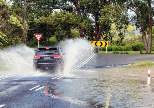 Odwołane loty, tysiące ludzi bez prądu. Burze sparaliżowały Nową Zelandię