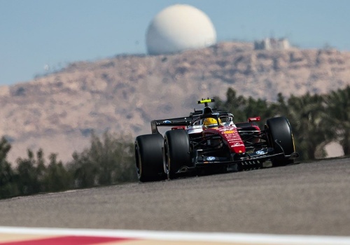 423 okrążenia SF-26 w Bahrajnie. Ferrari stawia na dane i niezawodność