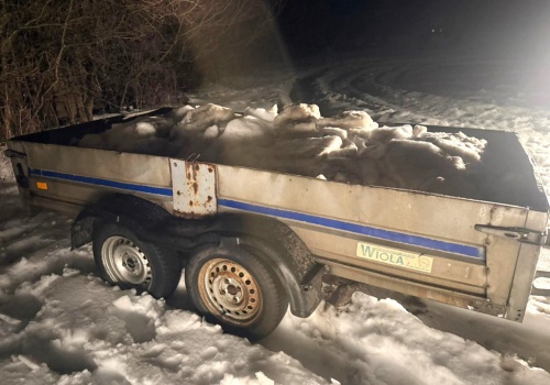 Policjanci z Dywit odzyskali skradzioną przyczepkę. Dwie osoby usłyszały zarzuty