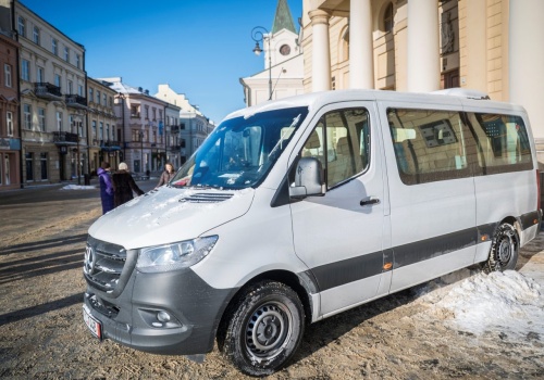 Wsparcie dla Ukrainy: Lublin i Münster przekazały Winnicy busa oraz agregaty prądotwórcze