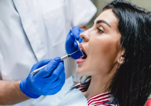 „Zdrowe” napoje niszczą Twoje zęby? Dentysta ostrzega: Erozja to cichy zabójca szkliwa