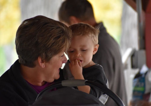 Babcia obcięła włosy wnuczkowi. Matka: 