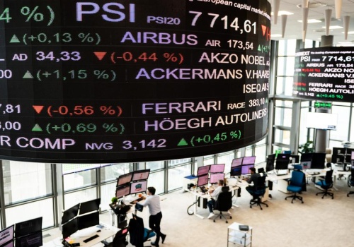 Sektor finansowy napędza europejskie giełdy w oczekiwaniu na dane z przemysłu