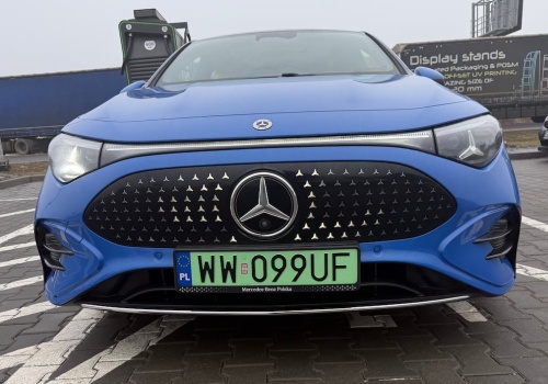 Żaden elektryk w trasie nie dorówna spalinówce, ale ten naprawdę się stara. Na obniżkę ceny Mercedesa CLA warto poczekać