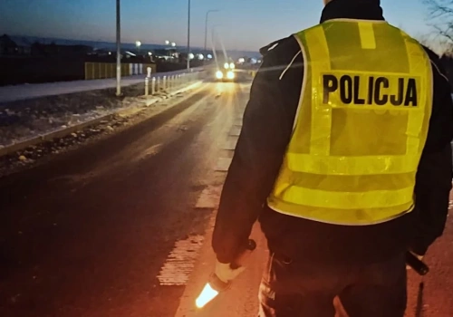 53-latek pędził BMW przez wieś. Stracił prawo jazdy i słono zapłaci