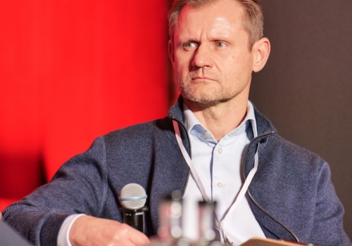 Roboty w magazynach, AI w projektowaniu. Czy sztuczna inteligencja zabierze ludziom pracę? LPP o automatyzacji