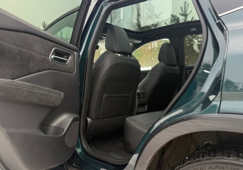 Japoński SUV za 113 990 zł znów zaczyna mieszać w głowach, a naprawdę długo tego nie robił. Pali 6,3 l z czterech cylindrów