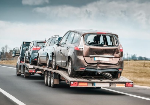 Kupujesz auto używane? Większość oferowanych w Polsce jest po wypadku lub ma cofnięty licznik