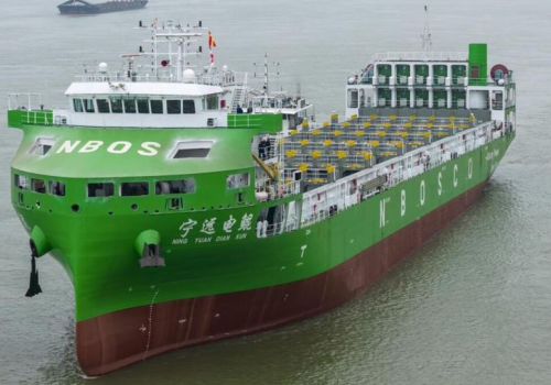 Chiny wodują największy na świecie w pełni elektryczny kontenerowiec