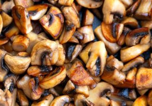 Pieczarki smażę tylko na tym tłuszczu. Są jędrne, złociste i nie puszczają wody, a na smaku zyskują sto razy